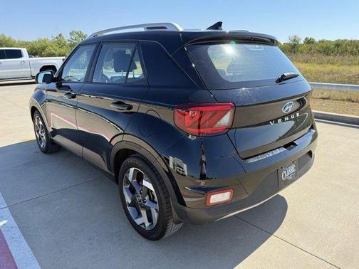 2022 Hyundai VENUE SEL