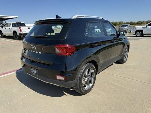 2022 Hyundai VENUE SEL