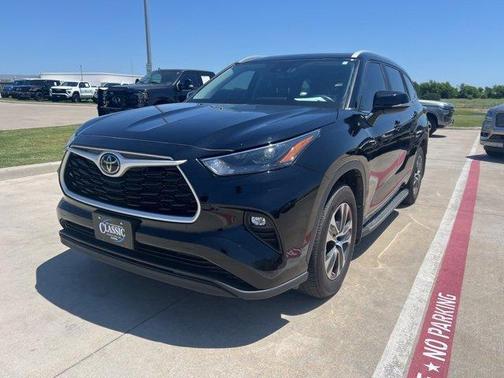 2024 Toyota Highlander LE