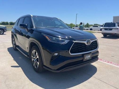 2024 Toyota Highlander LE