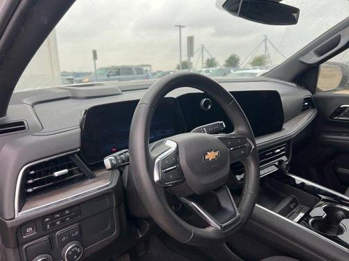 2025 Chevrolet Suburban LS