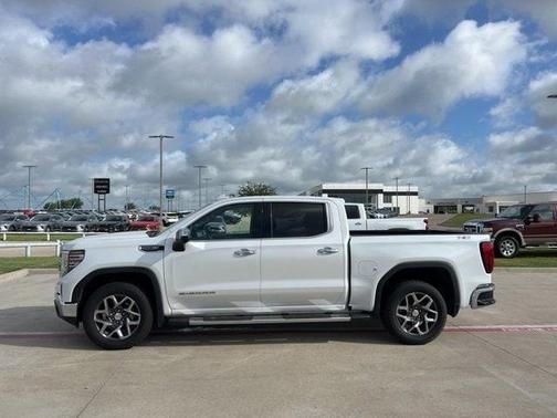 2024 GMC Sierra 1500 SLT