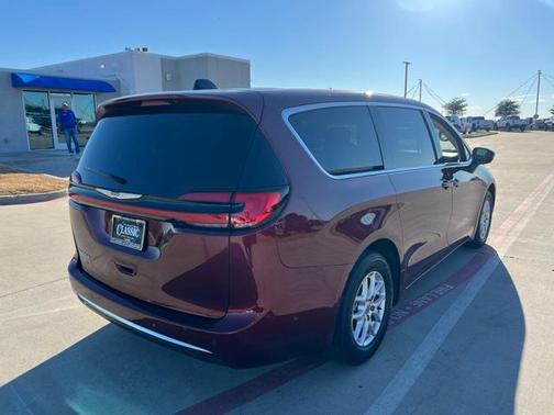2023 Chrysler Pacifica Touring-L