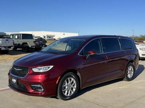 2023 Chrysler Pacifica Touring-L