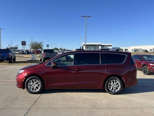 2023 Chrysler Pacifica Touring-L