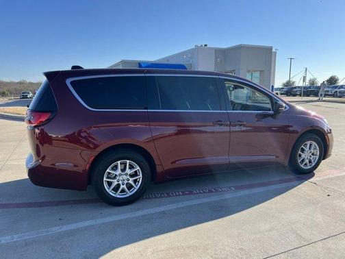 2023 Chrysler Pacifica Touring-L