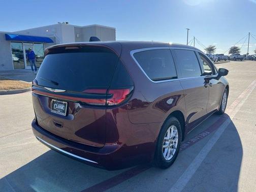 2023 Chrysler Pacifica Touring-L