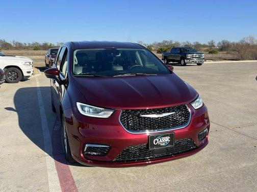 2023 Chrysler Pacifica Touring-L