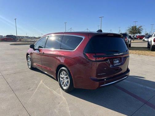 2023 Chrysler Pacifica Touring-L