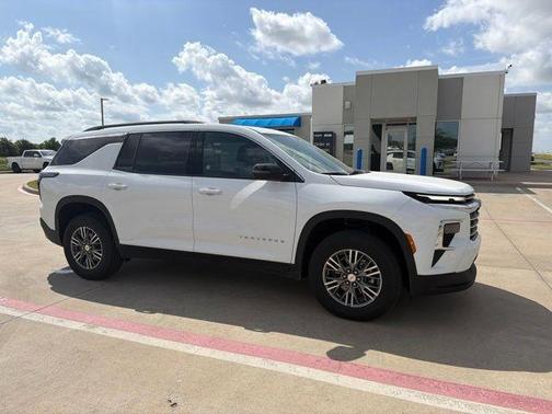 Summit White 2026 Chevrolet Traverse LT