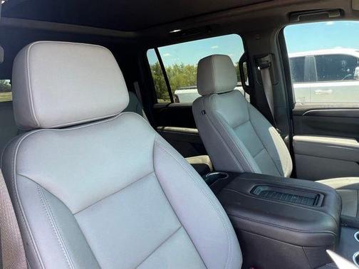 Black 2024 Chevrolet Suburban Z71