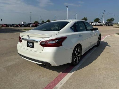 White 2018 Nissan Altima 2.5 SR