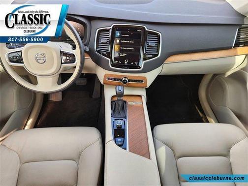 2022 Volvo XC90 T6 Momentum 6 Passenger