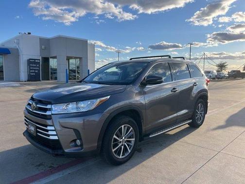 2019 Toyota Highlander SE