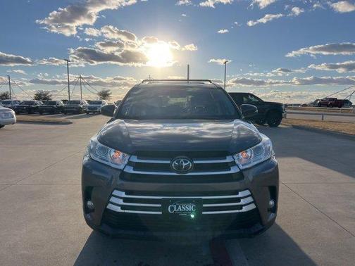 2019 Toyota Highlander SE