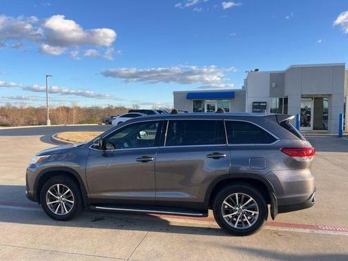 2019 Toyota Highlander SE