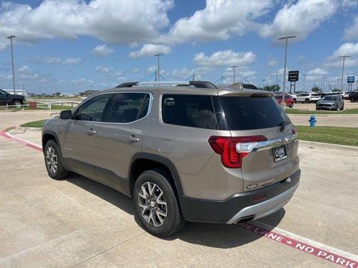 2022 GMC Acadia SLE
