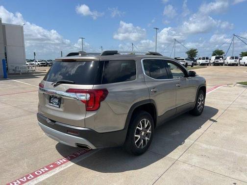 2022 GMC Acadia SLE