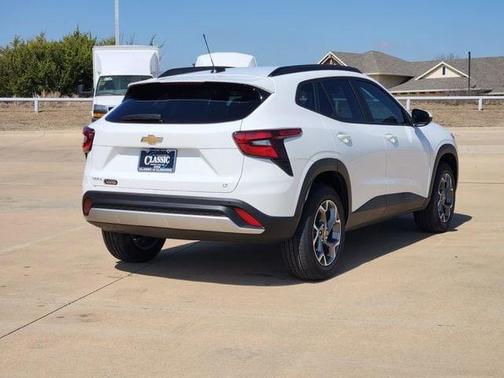 Summit White 2026 Chevrolet Trax LT