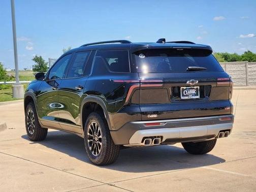 Mosaic Black Metallic 2026 Chevrolet Traverse Z71