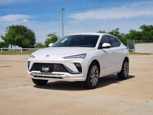 White Frost Tri-Coat 2026 Buick Envista Avenir