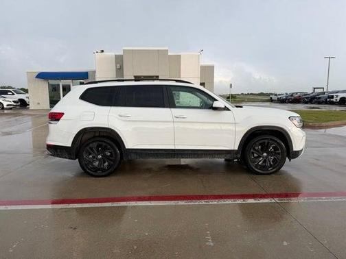 Pure White 2023 Volkswagen Atlas 3.6L SE w/Technology