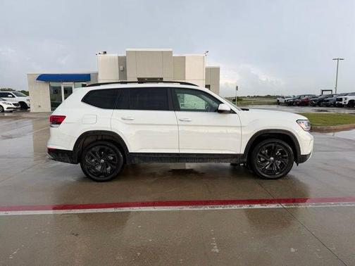 Pure White 2023 Volkswagen Atlas 3.6L SE w/Technology