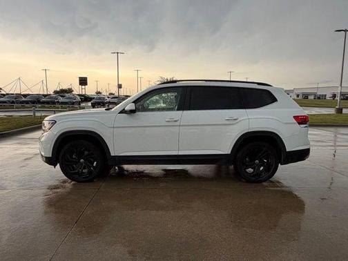 Pure White 2023 Volkswagen Atlas 3.6L SE w/Technology
