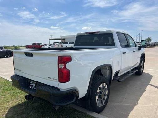 Summit White 2025 Chevrolet Silverado 2500 Custom