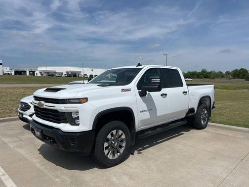 Summit White 2025 Chevrolet Silverado 2500 Custom