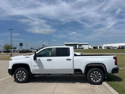 Summit White 2025 Chevrolet Silverado 2500 Custom