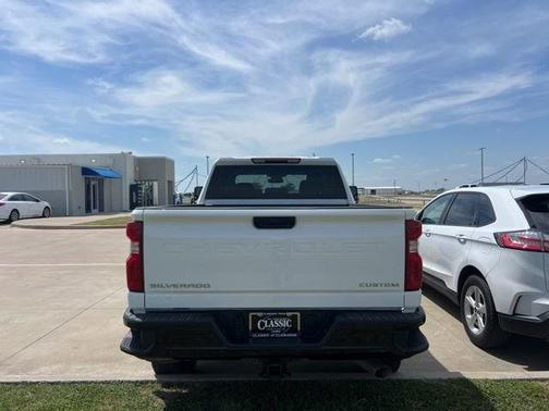 Summit White 2025 Chevrolet Silverado 2500 Custom