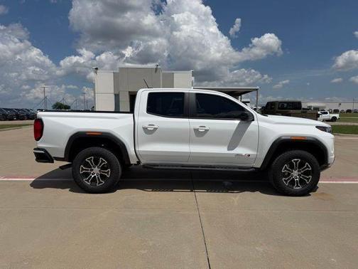 Summit White 2024 GMC Canyon AT4