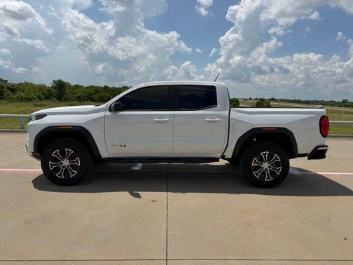Summit White 2024 GMC Canyon AT4