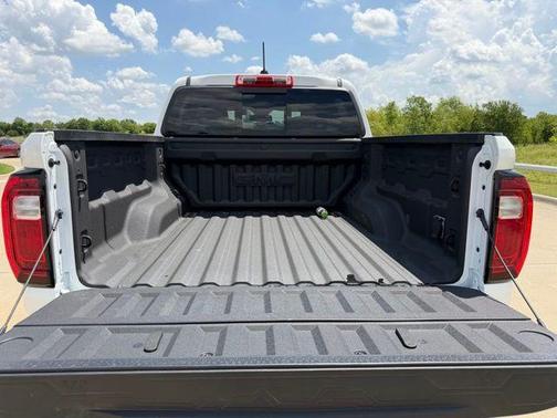 Summit White 2024 GMC Canyon AT4
