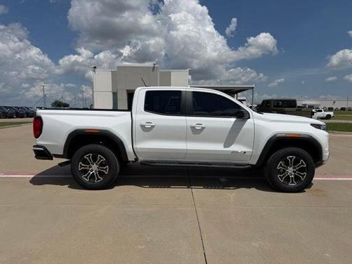Summit White 2024 GMC Canyon AT4