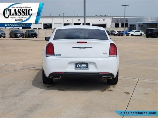 2023 Chrysler 300 Touring