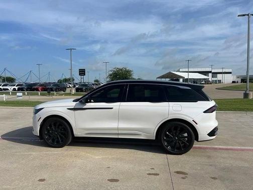 White 2024 Lincoln Nautilus Black Label