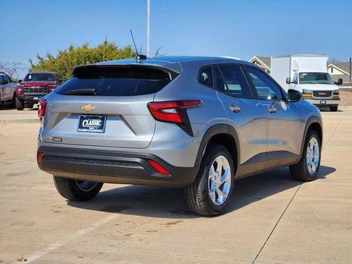 Sterling Gray Metallic 2026 Chevrolet Trax LS