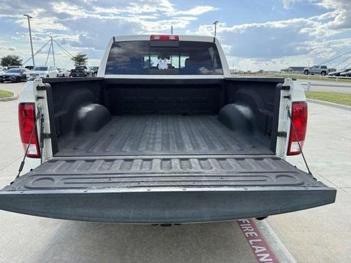 2016 RAM 1500 SLT