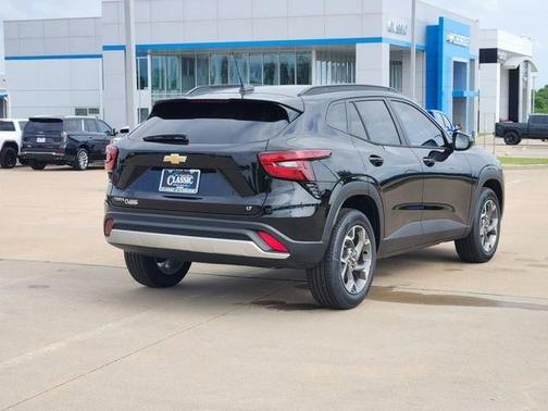 Mosaic Black Metallic 2026 Chevrolet Trax LT