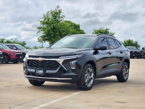 Mosaic Black Metallic 2026 Chevrolet Trax LT