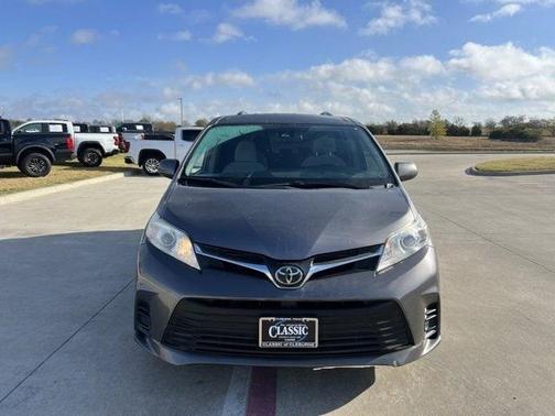 2018 Toyota Sienna LE