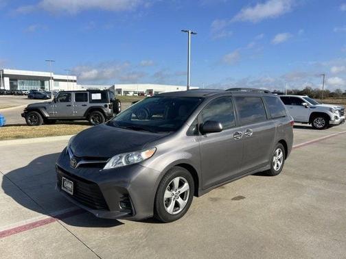 2018 Toyota Sienna LE