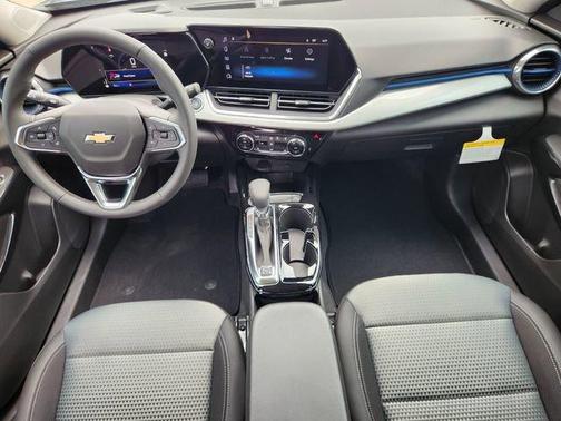 Mosaic Black Metallic 2026 Chevrolet Trax LT