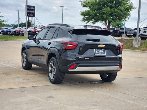 Mosaic Black Metallic 2026 Chevrolet Trax LT
