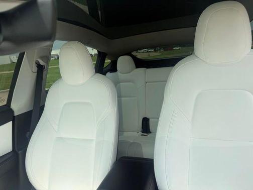 Black 2022 Tesla Model Y Performance