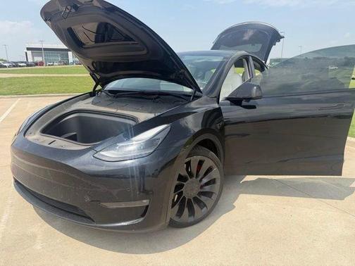 Black 2022 Tesla Model Y Performance