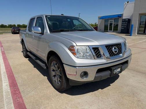Gray 2019 Nissan Frontier SL