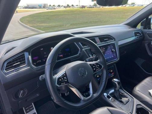 2023 Volkswagen Tiguan 2.0T SE R-Line Black